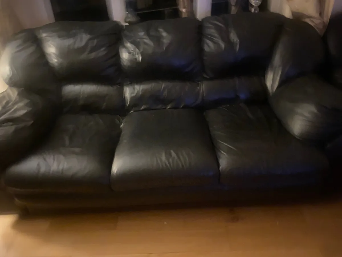 3+1+1 leather suite of furniture - Image 2
