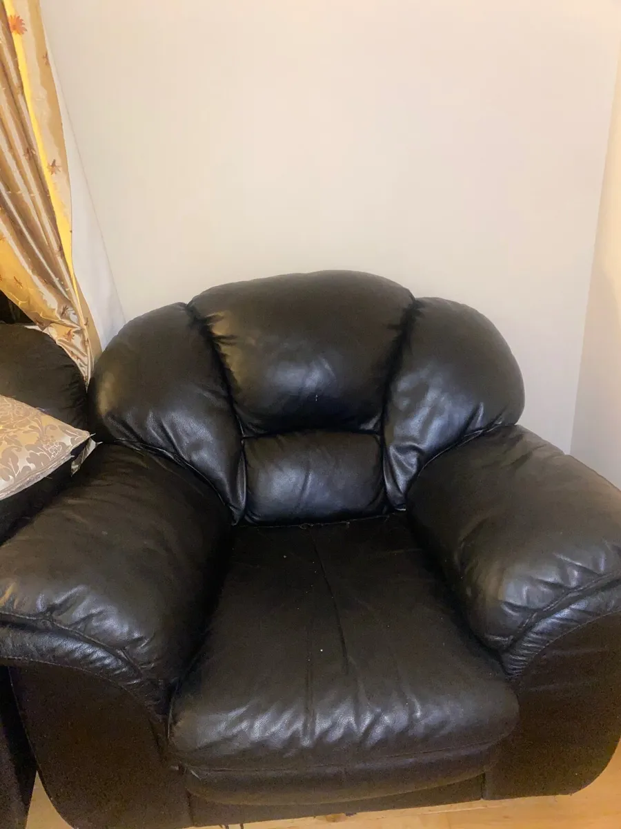 3+1+1 leather suite of furniture - Image 1