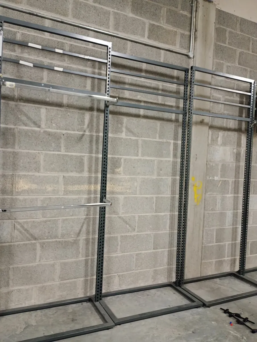 Free standing retail fixture - Image 2