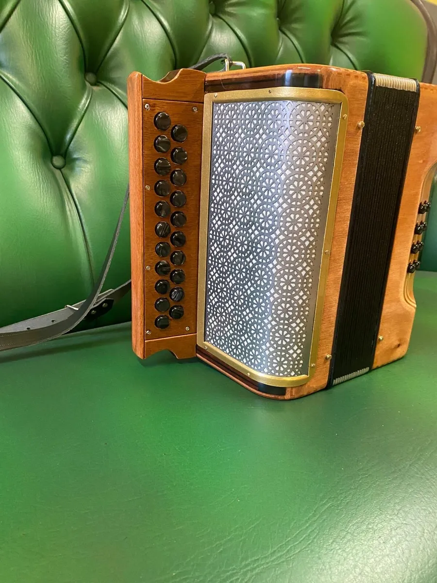 Hohner black dot 1950,s accordion - Image 2