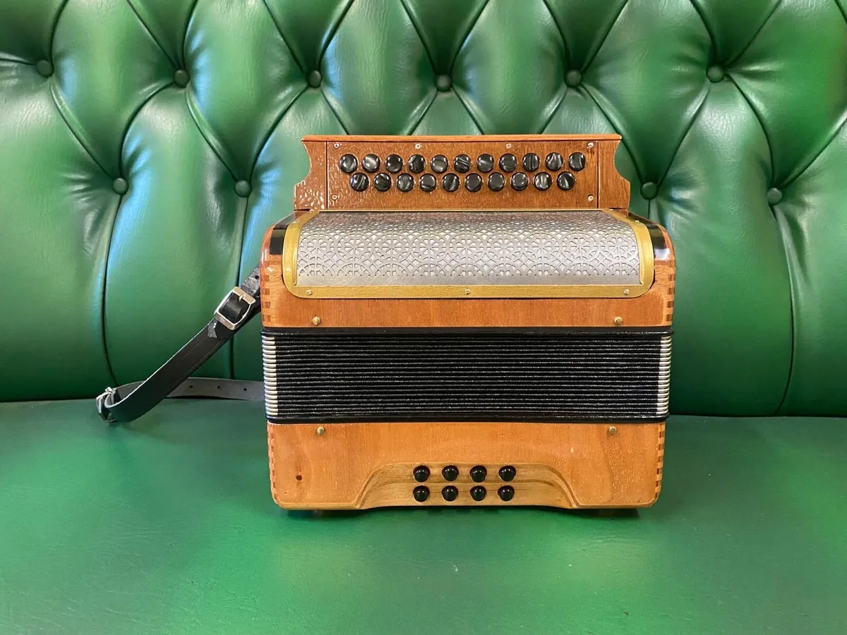 Hohner black dot 1950,s accordion - Image 1