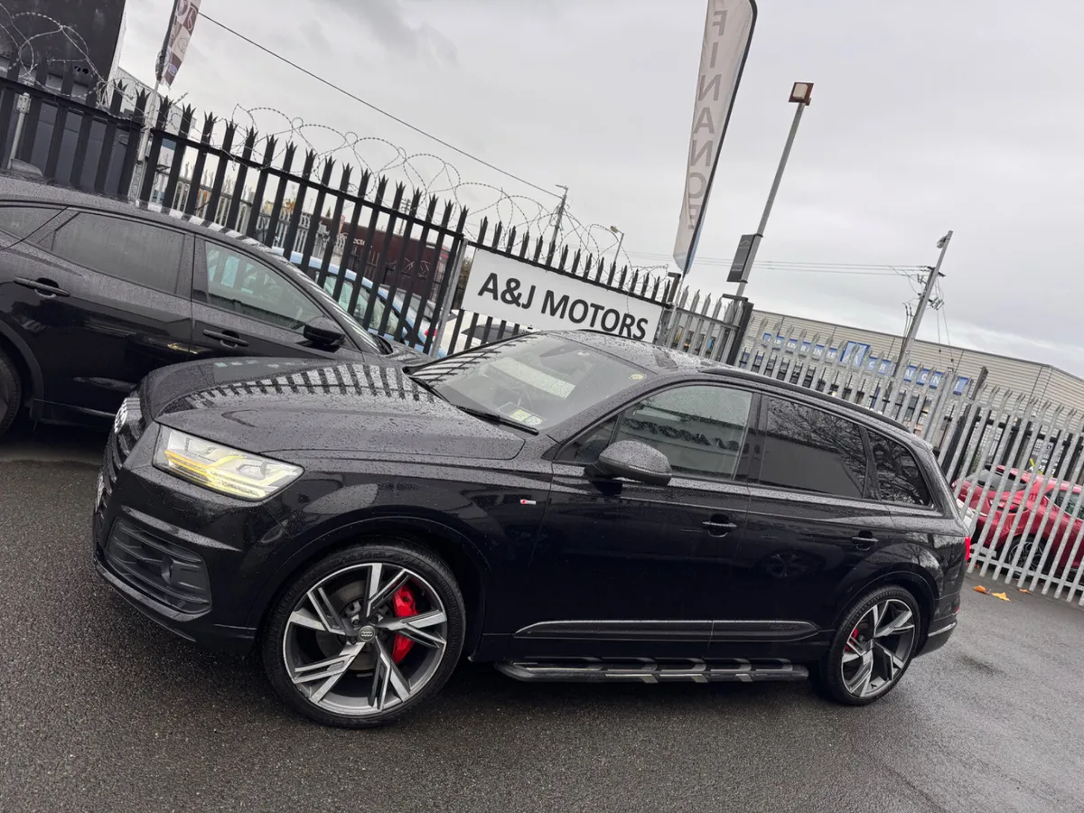Audi Q7 3.0 Quattro S Line  Glass Roof 7 Seats - Image 3