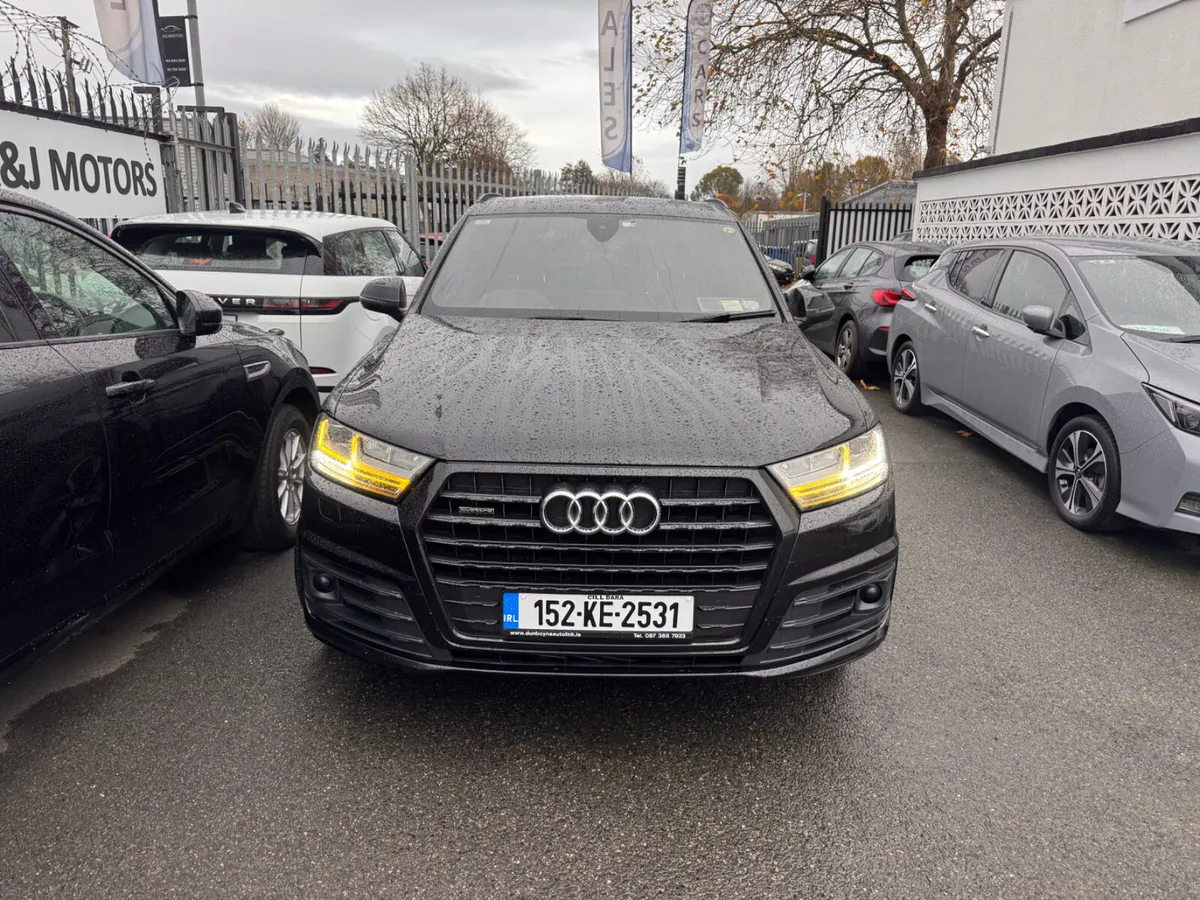 Audi Q7 3.0 Quattro S Line  Glass Roof 7 Seats - Image 4
