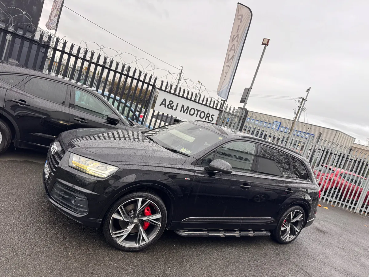 Audi Q7 3.0 Quattro S Line  Glass Roof 7 Seats - Image 2