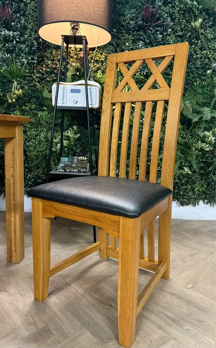 Solid oak kitchen table & 6 chairs/dining set - Image 4