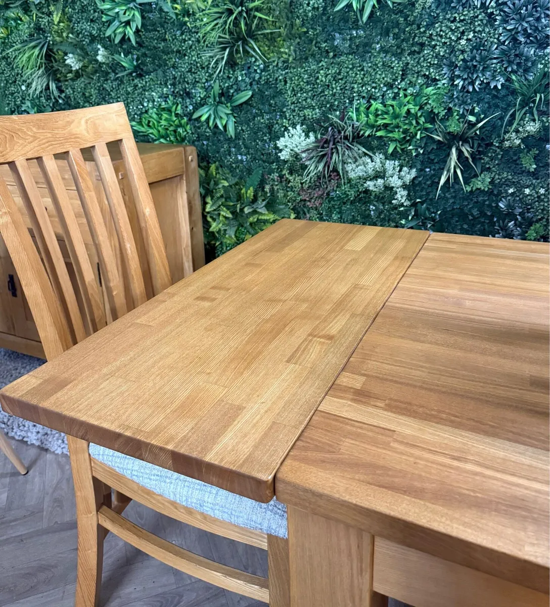 Extending oak kitchen table & 6 chairs/dining set - Image 4