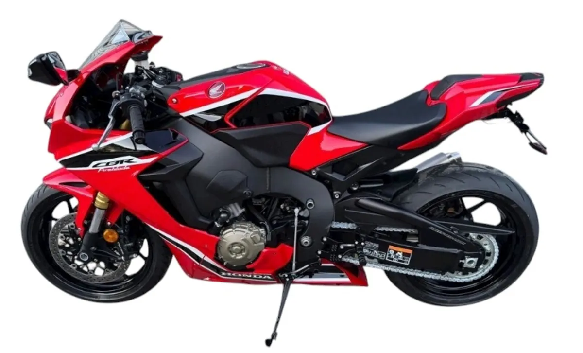 Honda CBR1000RR Fireblade „Low Mileage” - Image 3