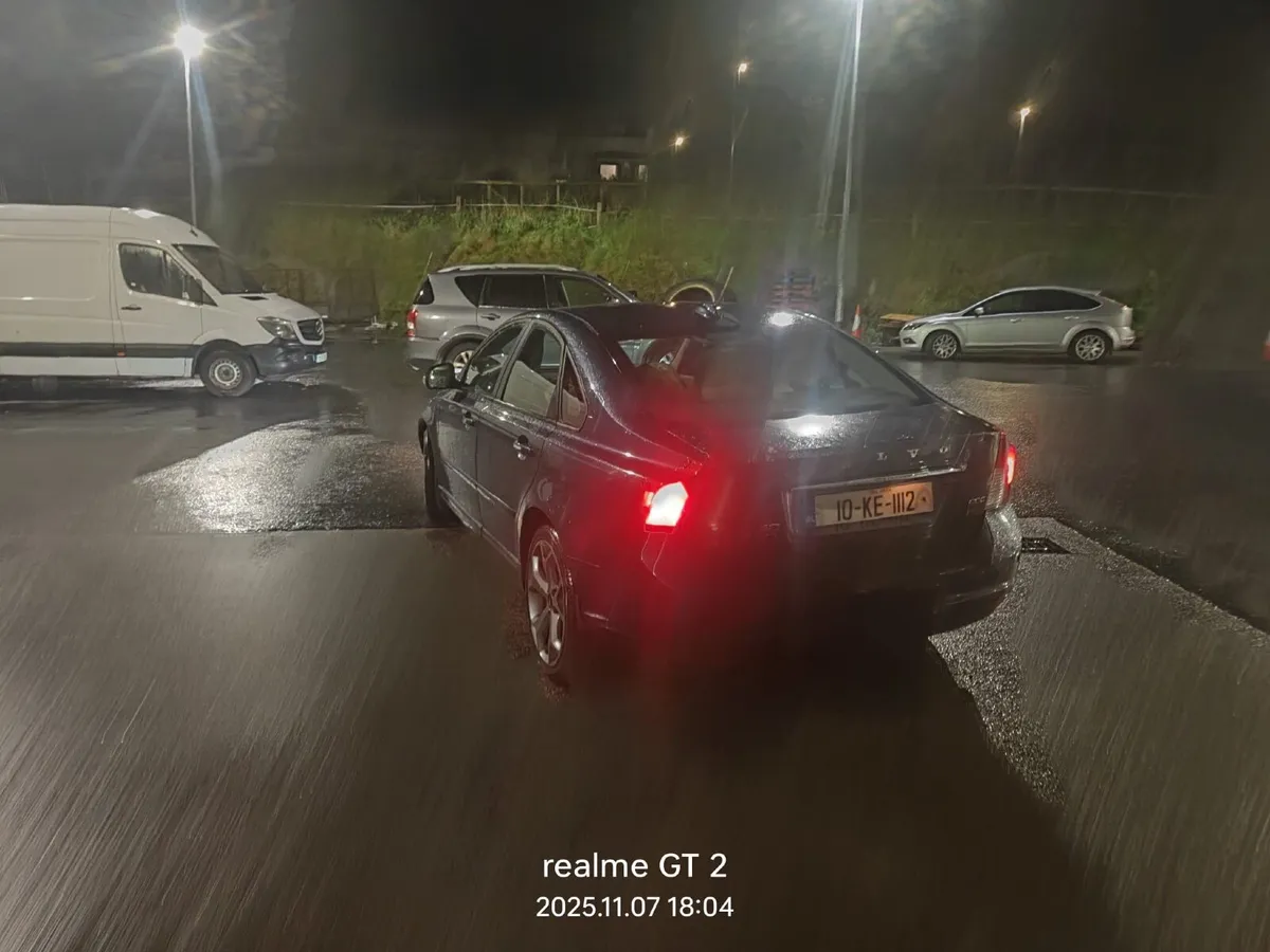 Volvo S40 2010 - Image 2