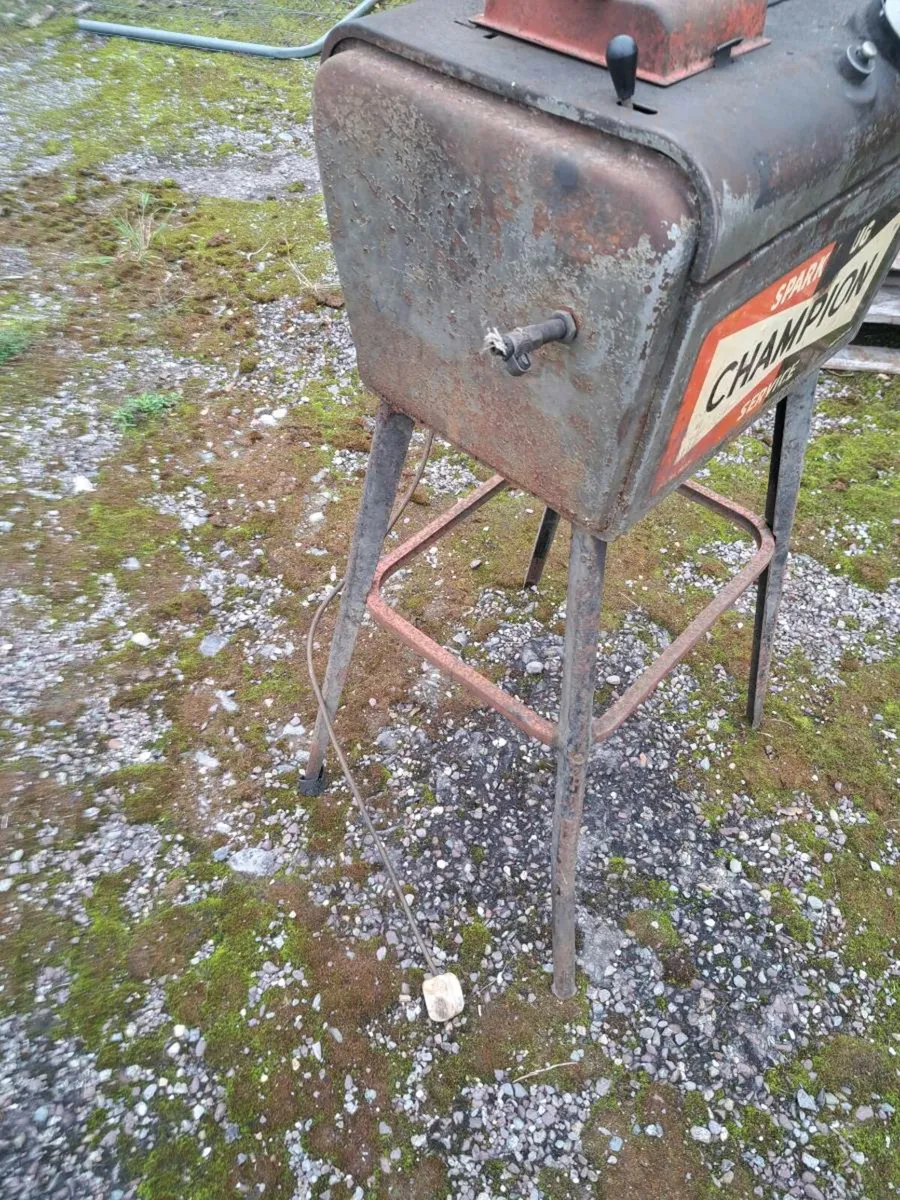 Vintage spark plug cleaner - Image 2