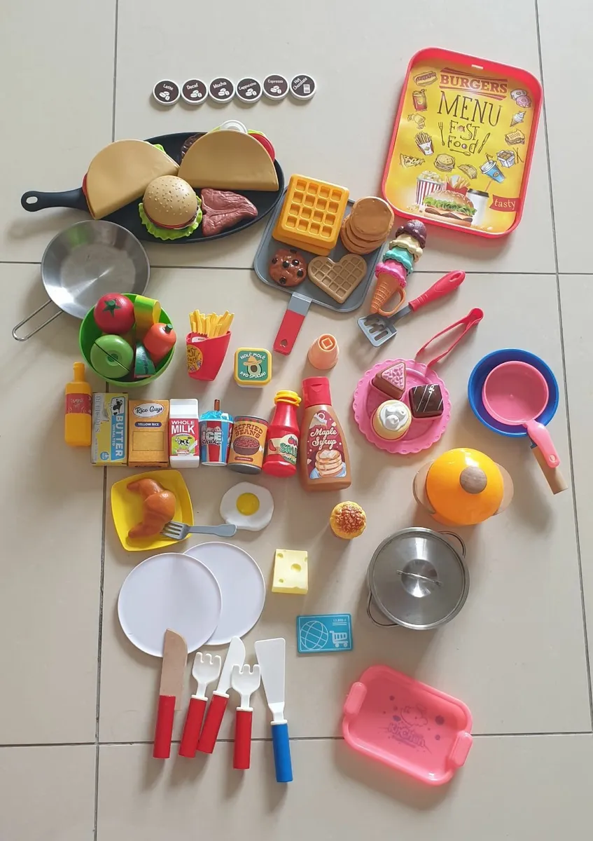 Kids kitchen with many accesories - Image 2