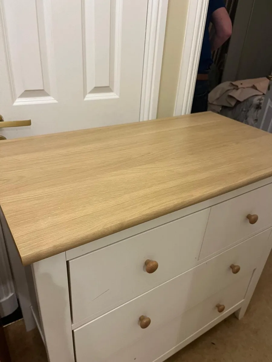 Baby changing table - Image 1