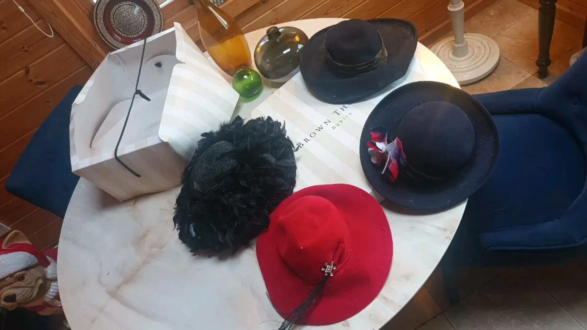 4 ladies hat, BT hat box, props, theatre, D18 - Image 1