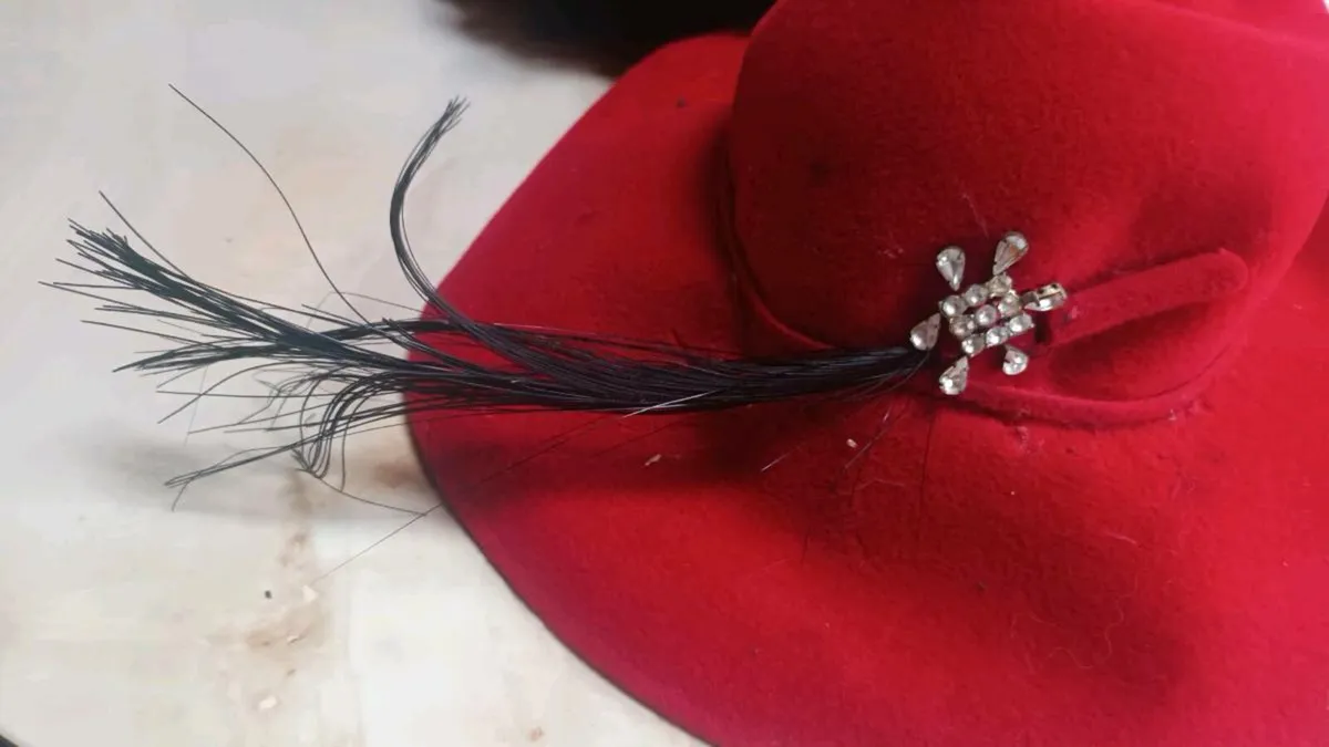 4 ladies hat, BT hat box, props, theatre, D18 - Image 2