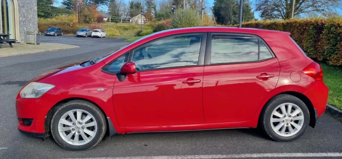Toyota Auris 1.4d Automatic - Image 4