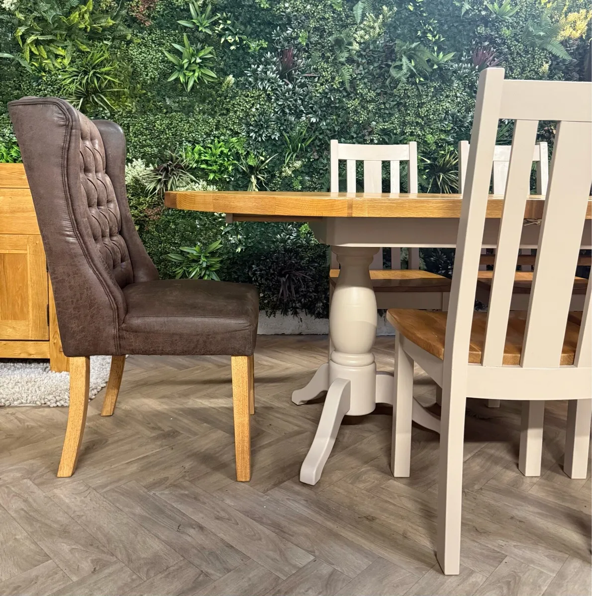 Extending oak kitchen table & 6 chairs/dining set - Image 4