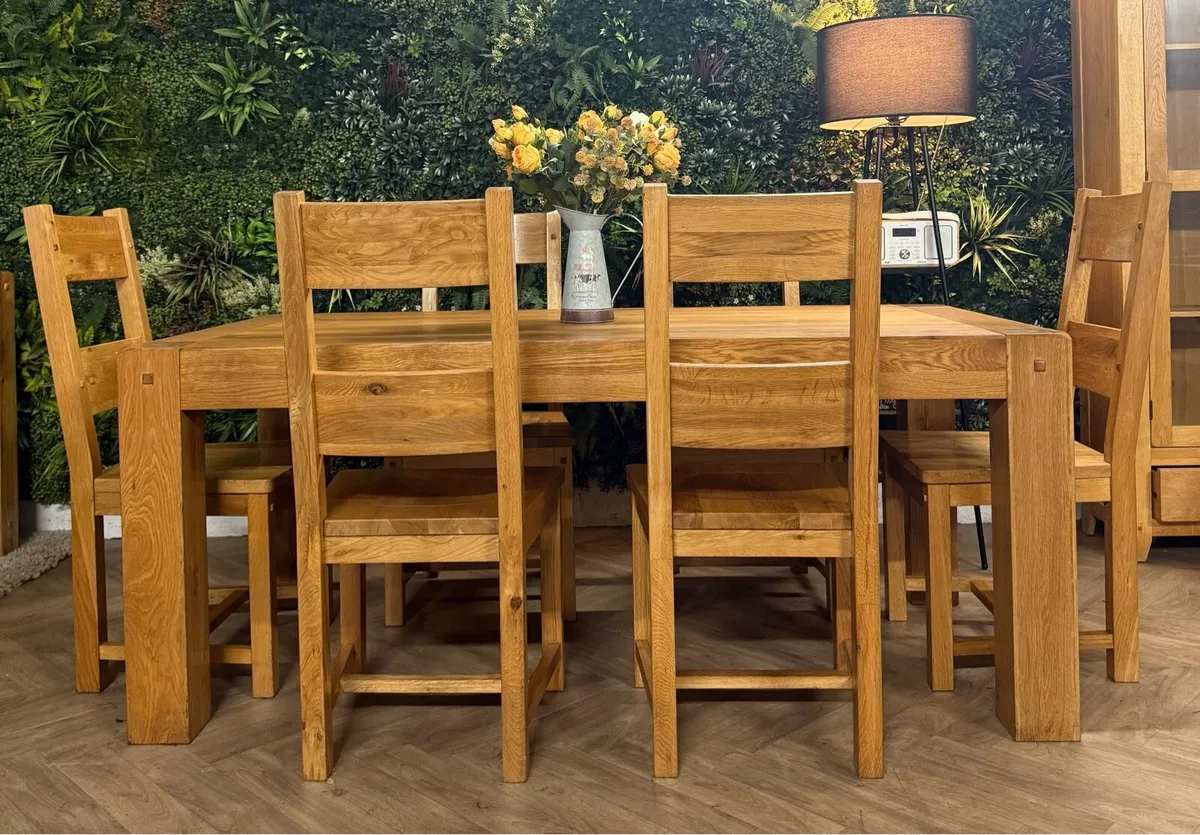 Solid oak kitchen table & 6 chairs/dining set - Image 1