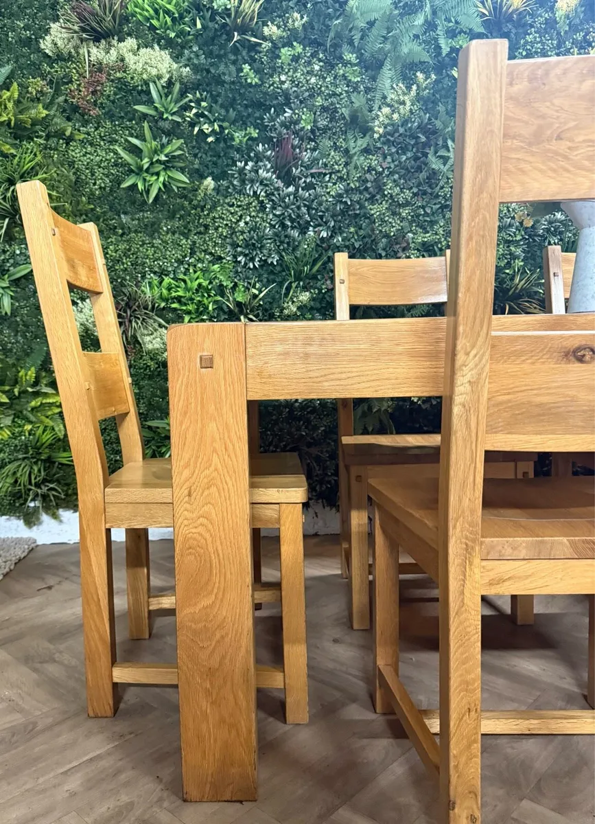 Solid oak kitchen table & 6 chairs/dining set - Image 4