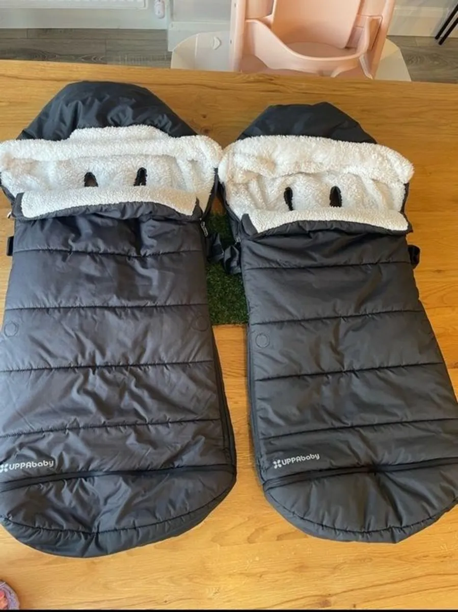 Uppababy vista V2 twin buggy package set - Image 3