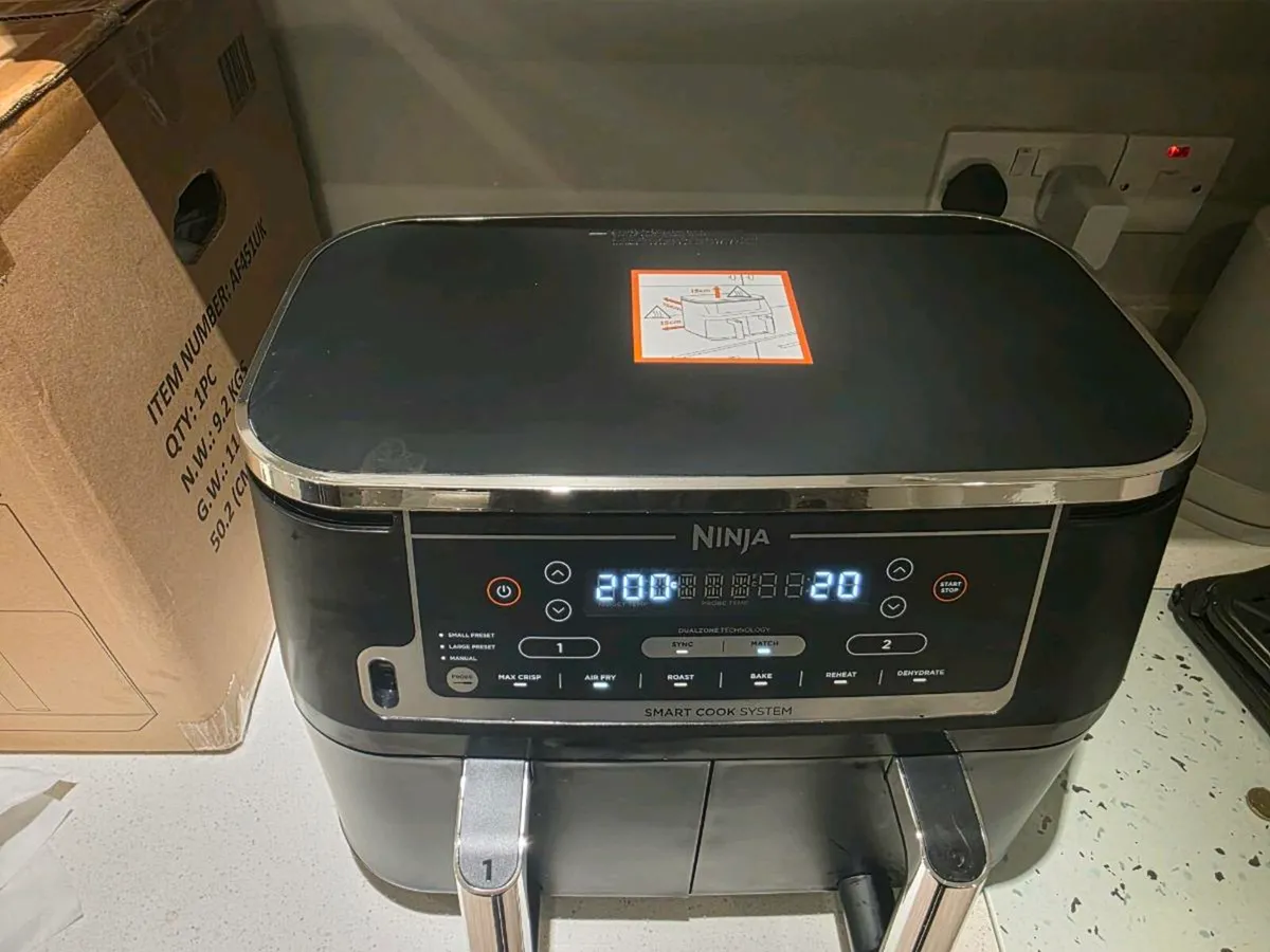 Ninja Air fryer almost new - Image 2