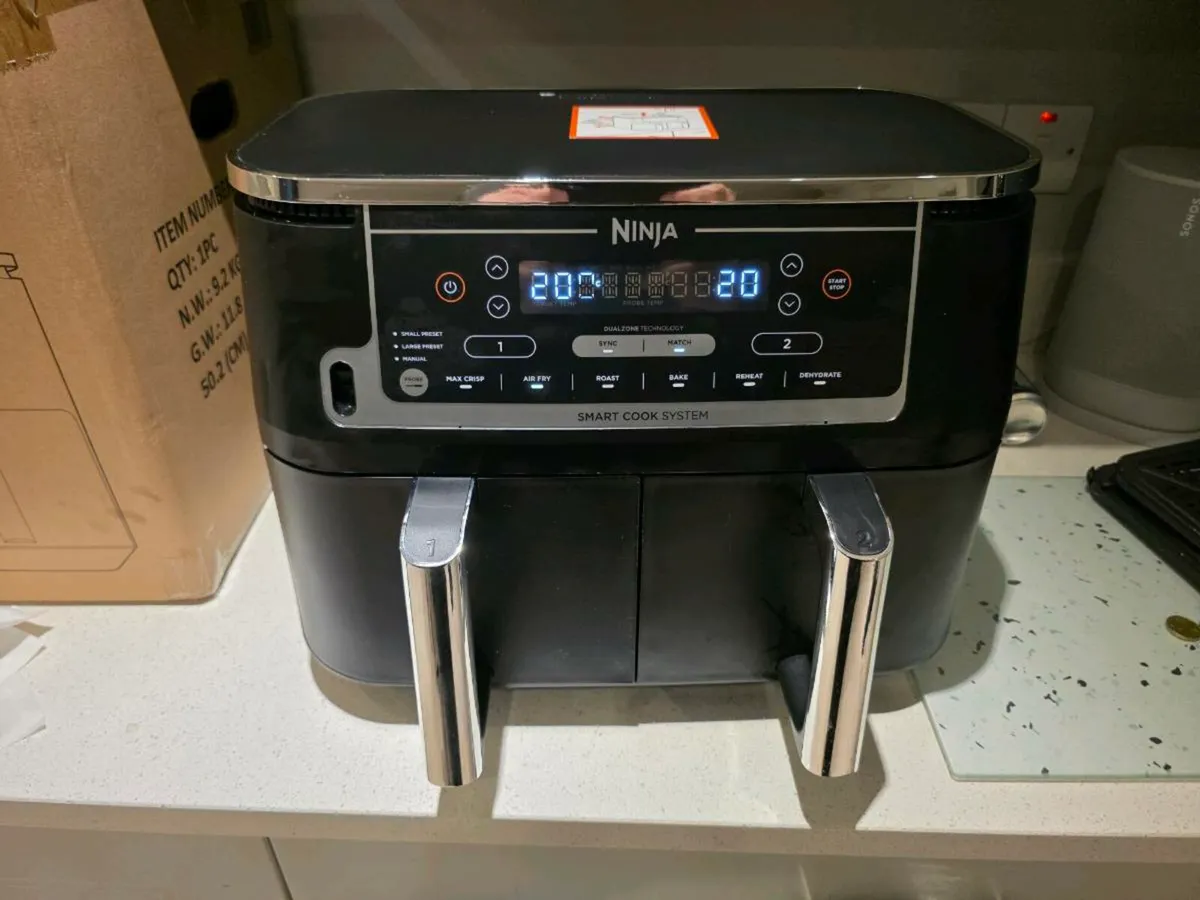 Ninja Air fryer almost new - Image 3