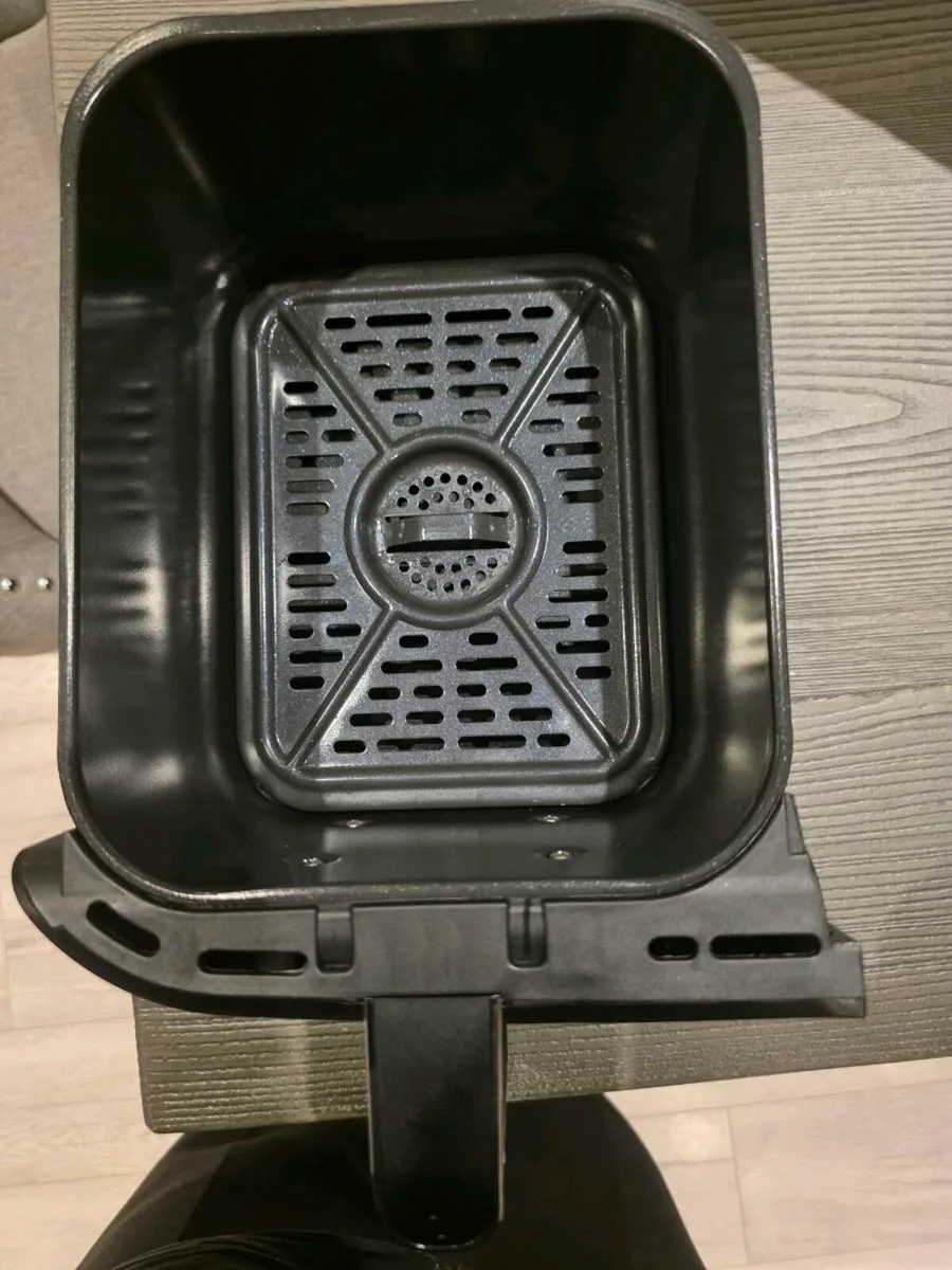 Ninja Air fryer almost new - Image 4