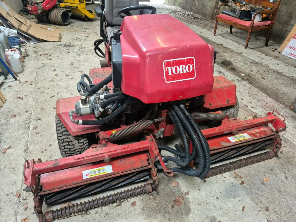 Toro cylinder mower - Image 1
