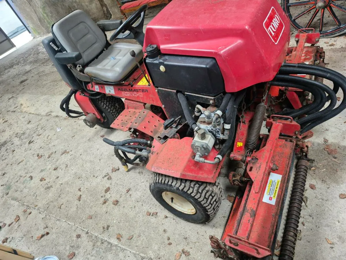 Toro cylinder mower - Image 4