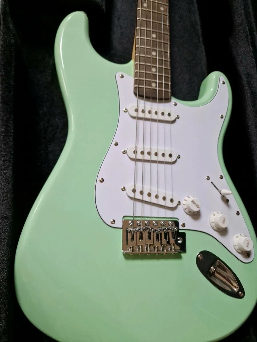 Fender Squire Stratocaster - Image 3