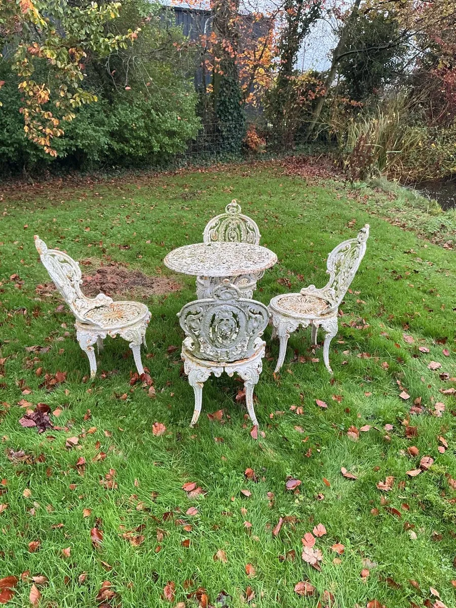 Cast iron garden furniture - Image 1