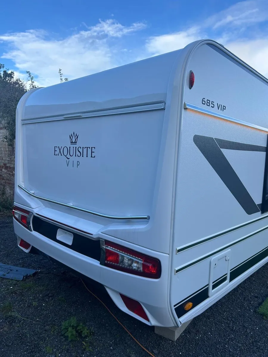 LMC Exquisite VIP 6 berth Island Bed 2023 - Image 2