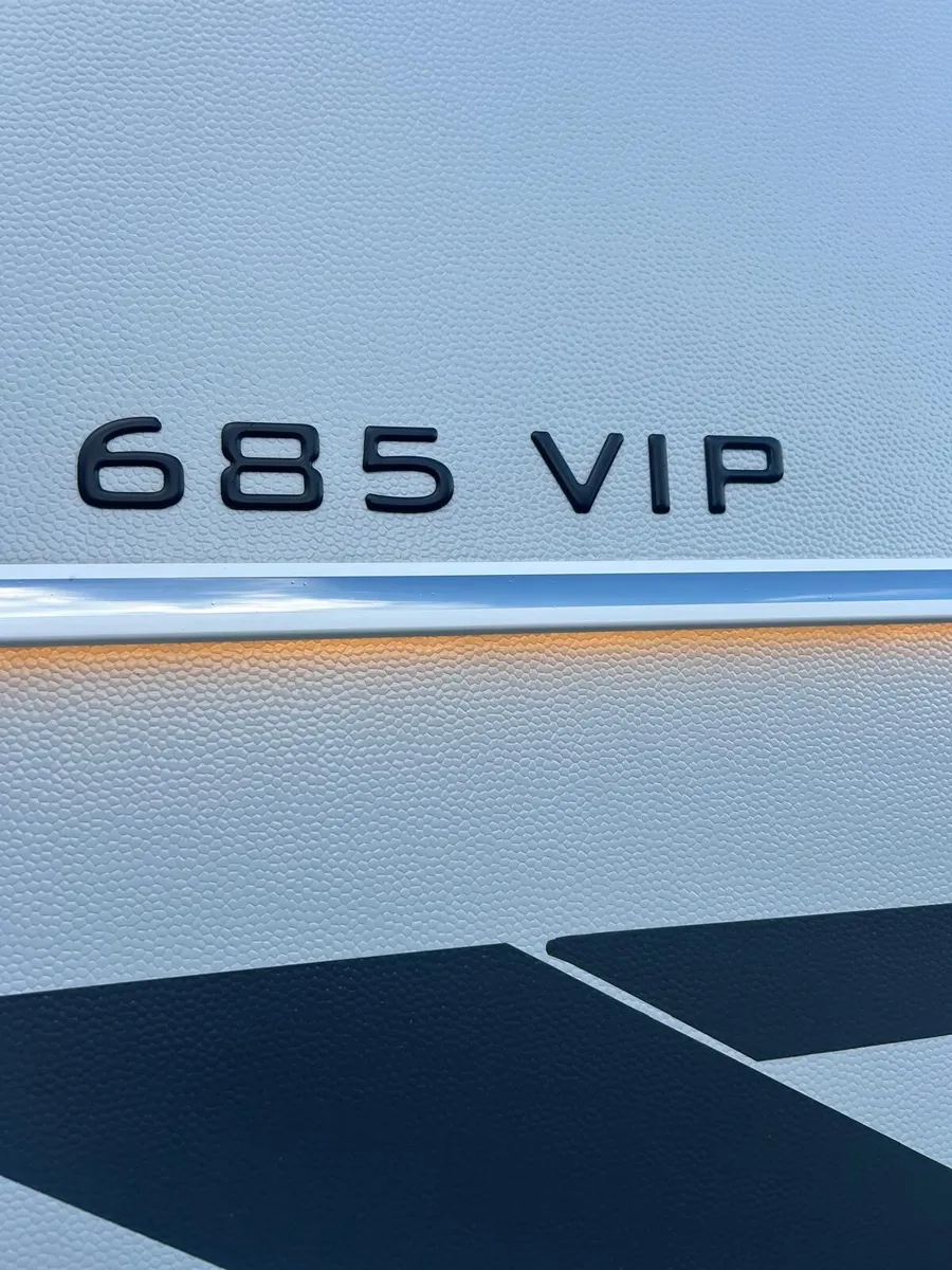 LMC Exquisite VIP 6 berth Island Bed 2023 - Image 3