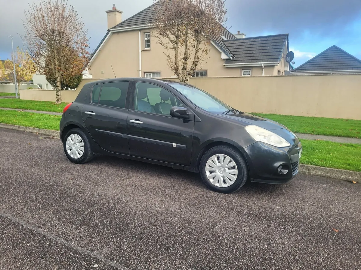 2011 RENAULT CLIO 1.5 DCI NEW NCT LOW MILES TAXED. - Image 1