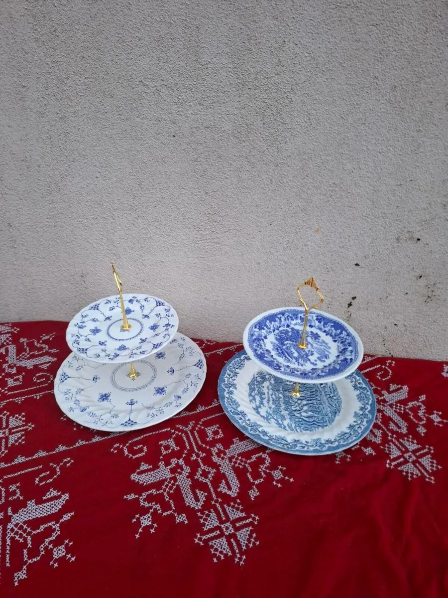 2 blue cake stand postage possible