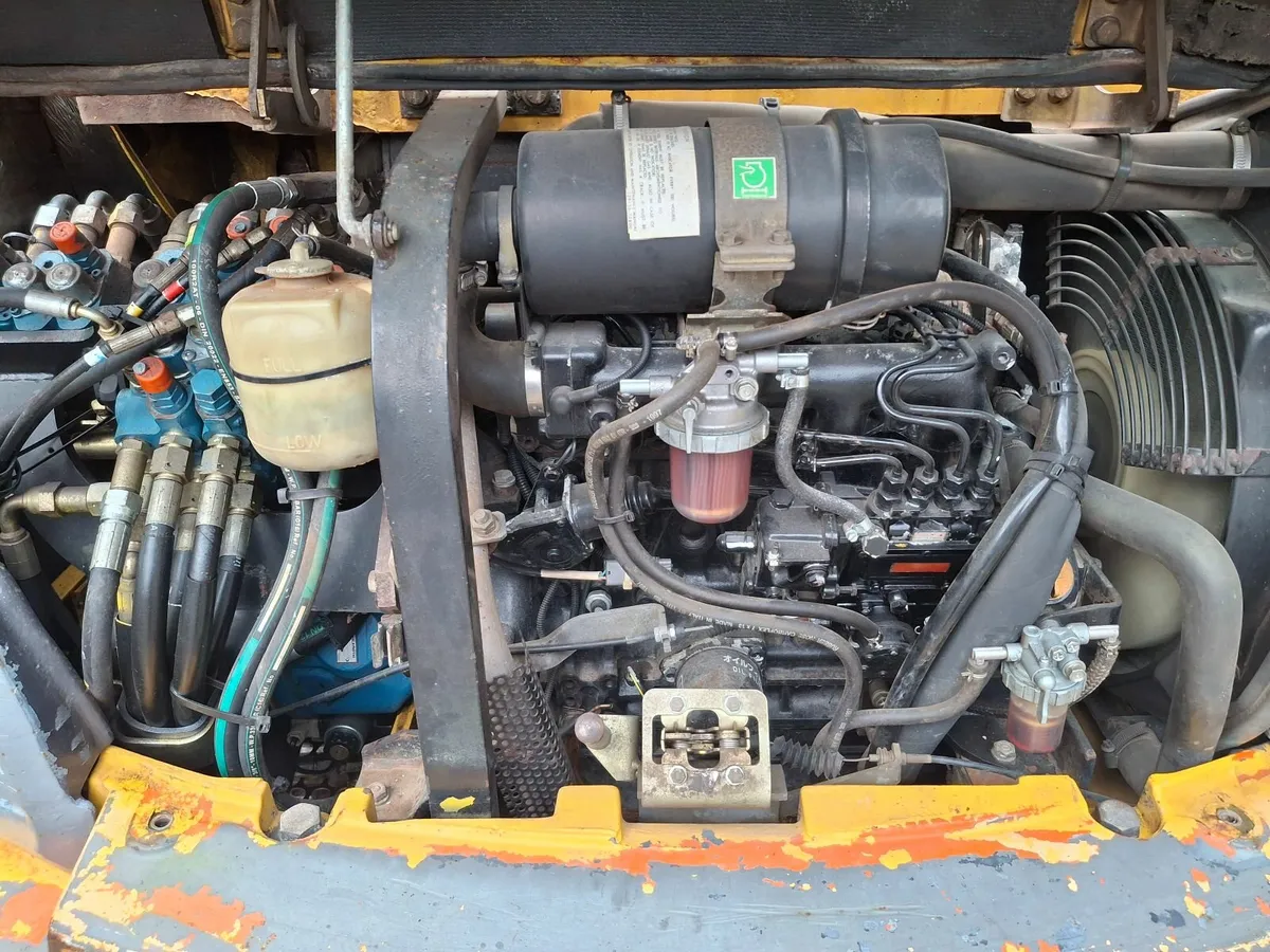 Komatsu PC 45 mini digger - Image 4