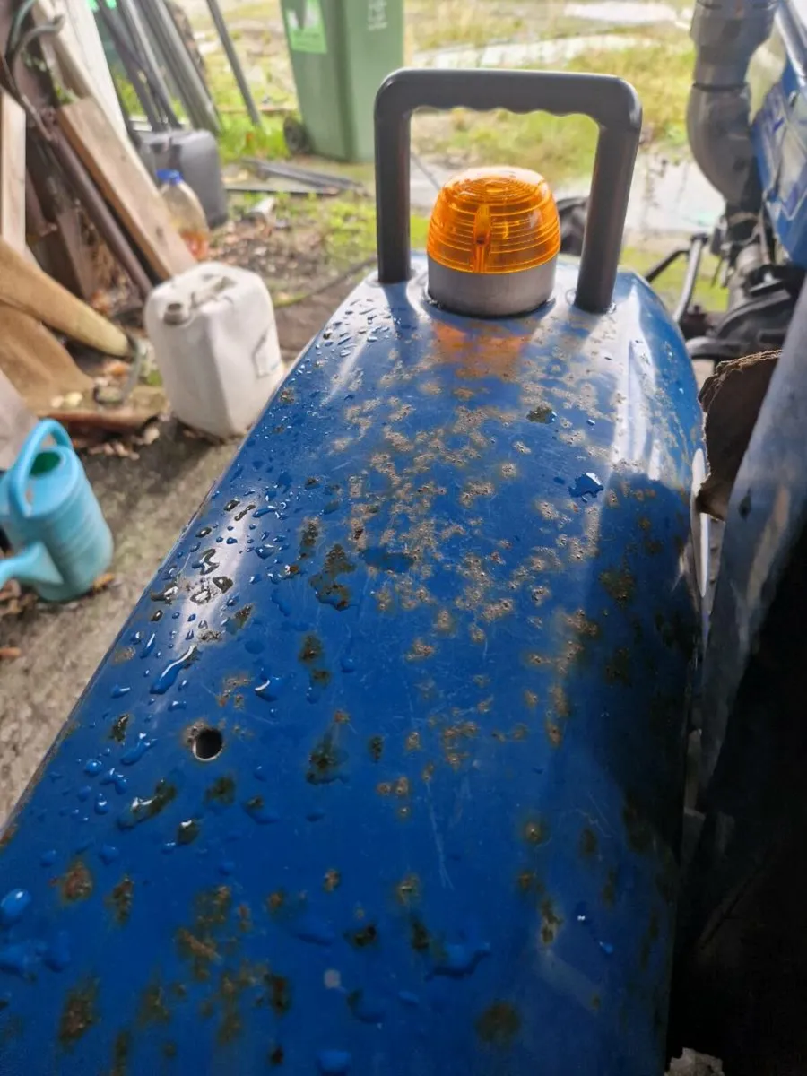 Compact tractor - Image 3