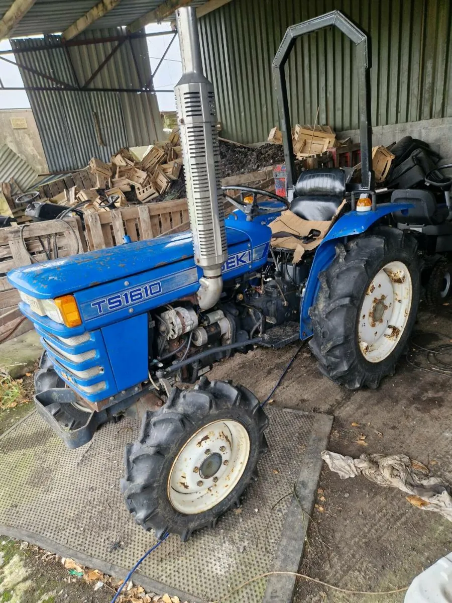 Compact tractor - Image 1