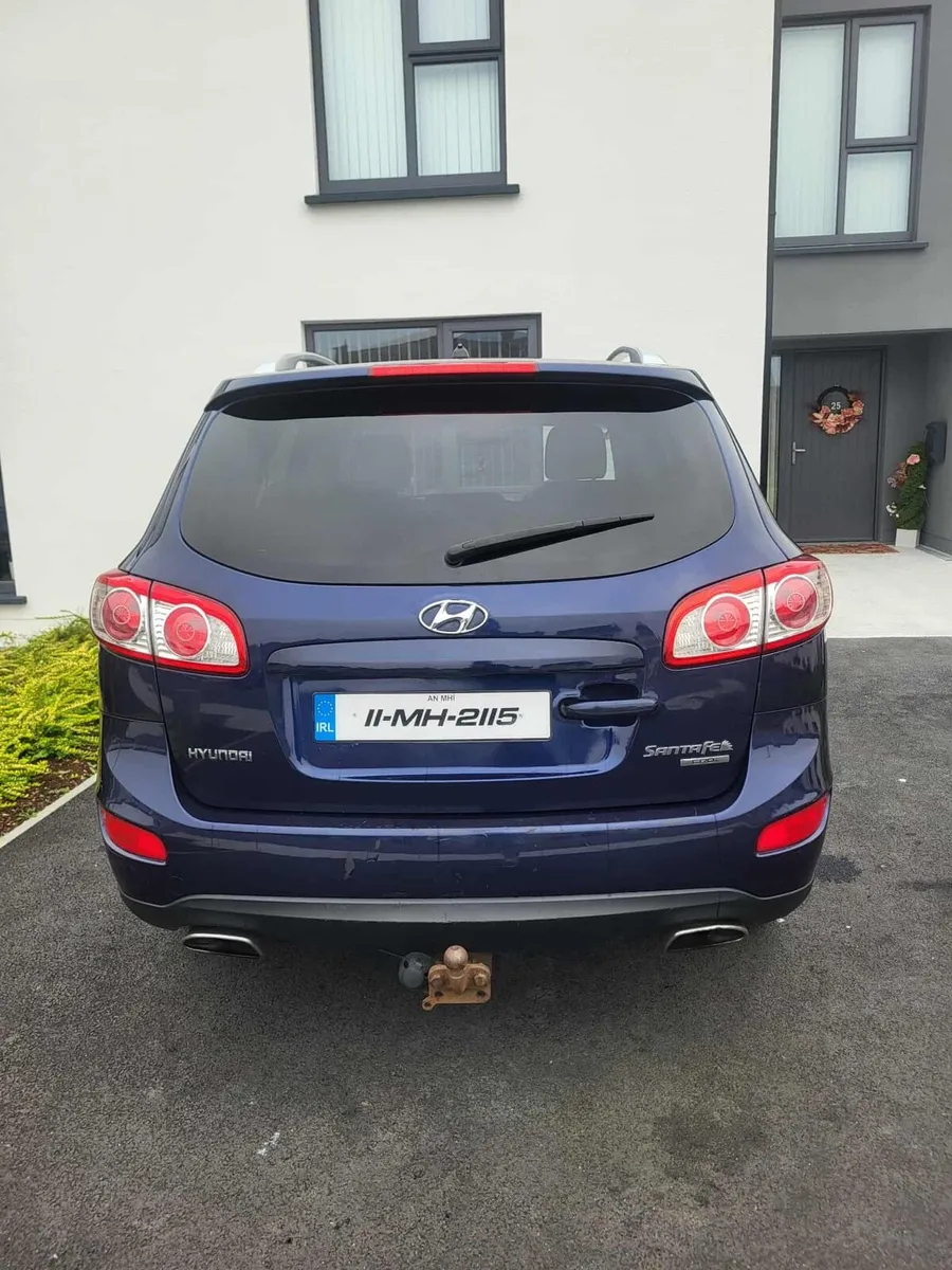 2011 Hyundai Santa Fe - Image 1