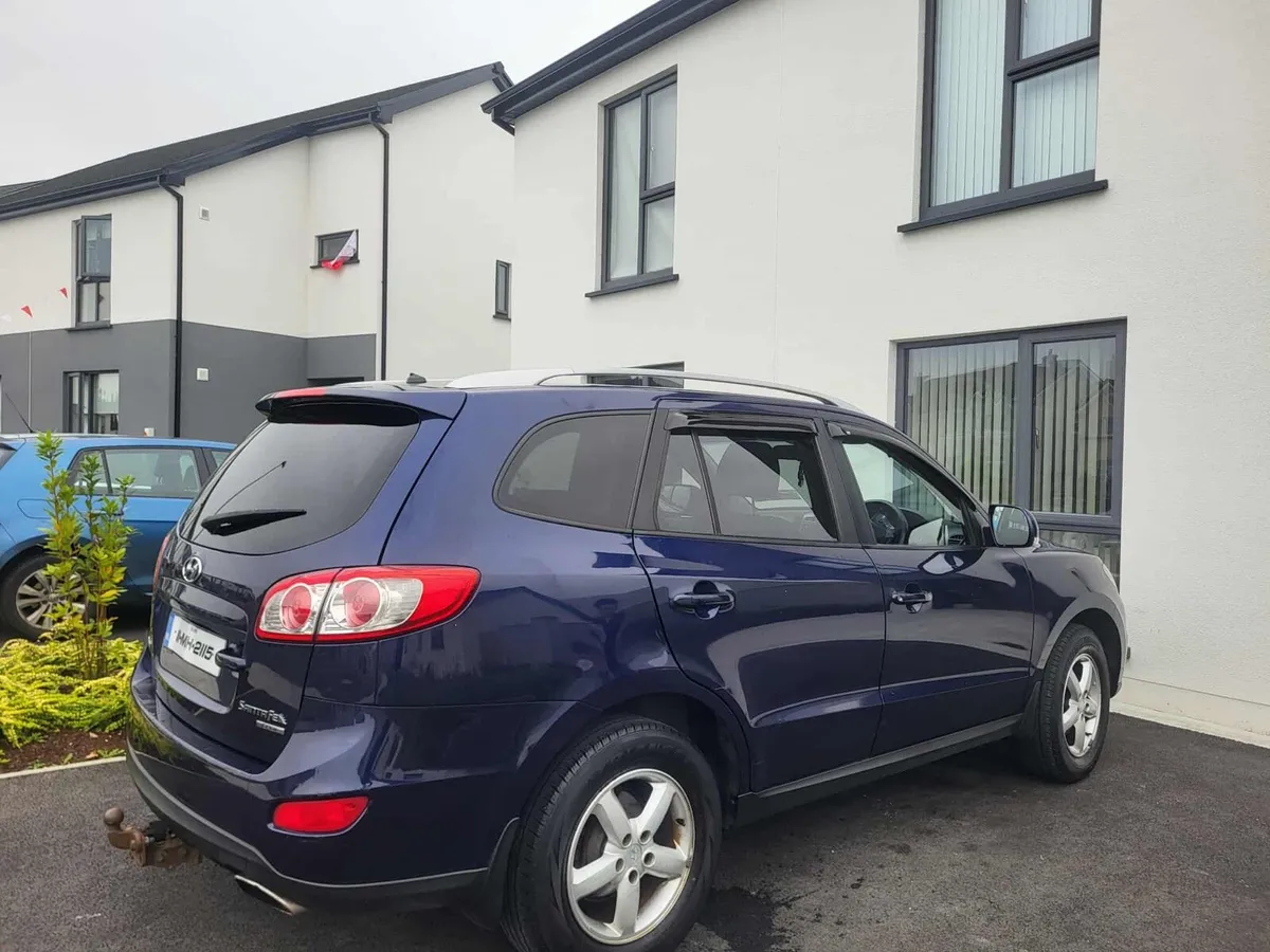 2011 Hyundai Santa Fe - Image 2