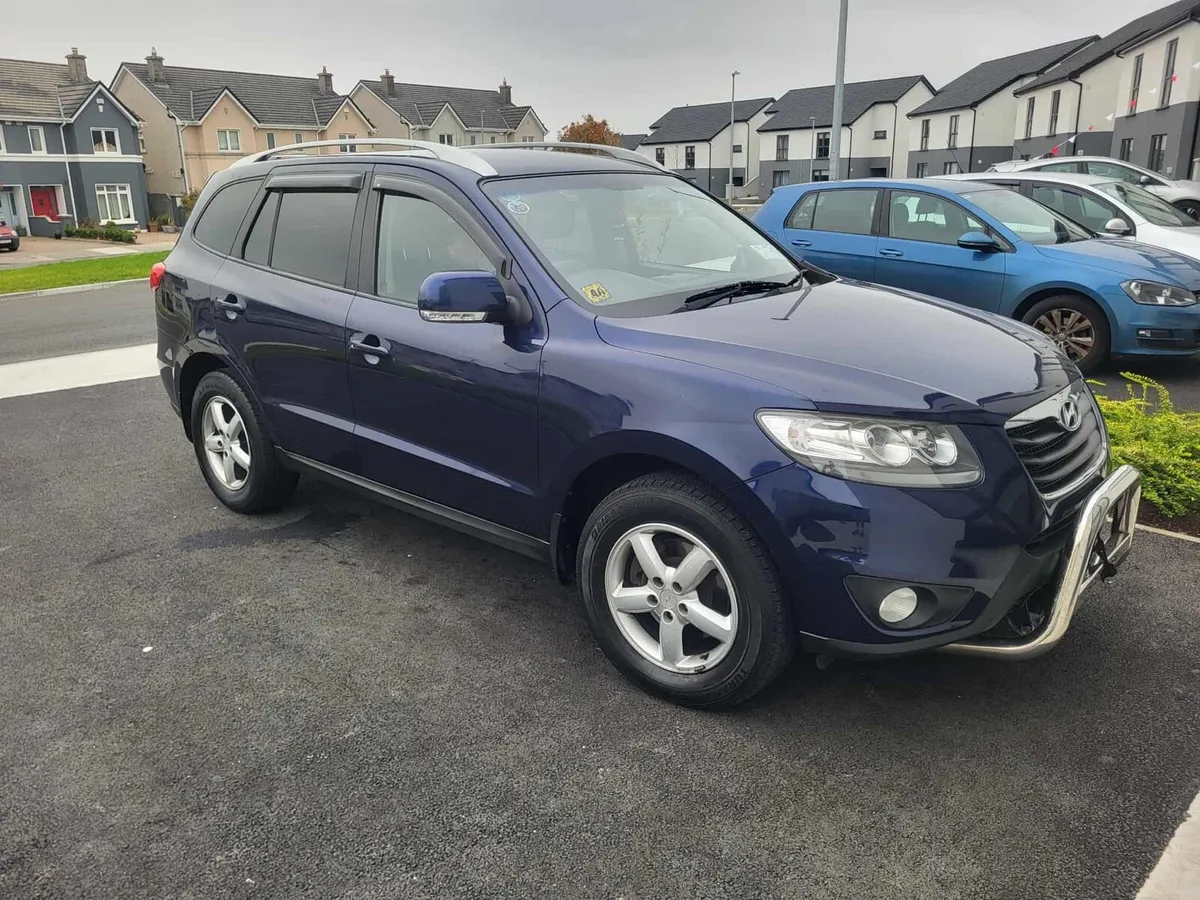 2011 Hyundai Santa Fe - Image 3