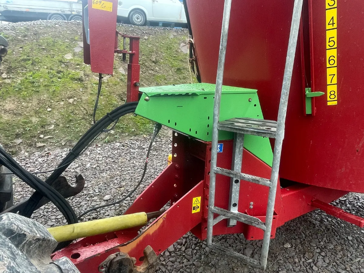 Strautman  tub diet feeder - Image 4