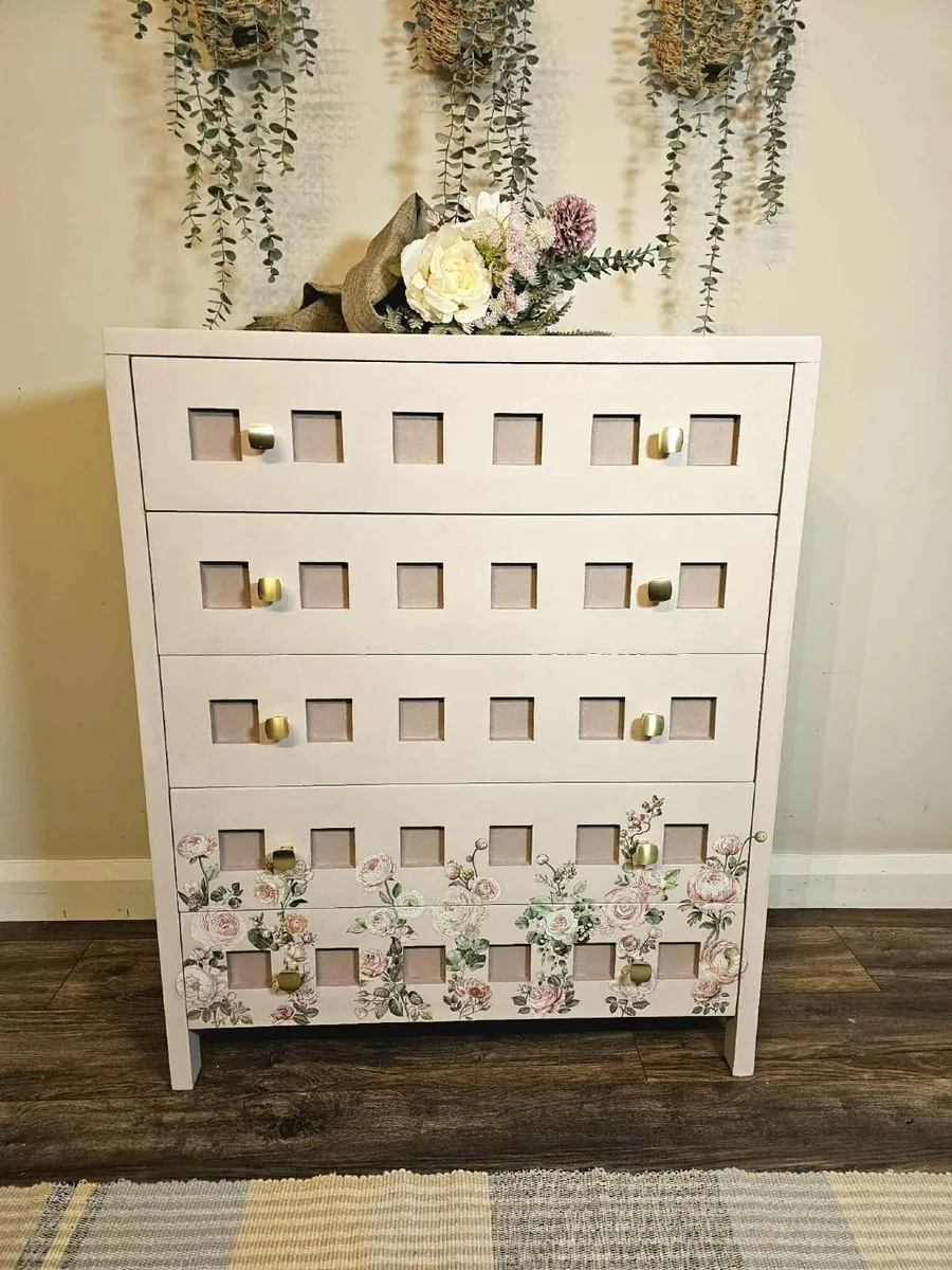 Wooden chest of drawers - Image 1