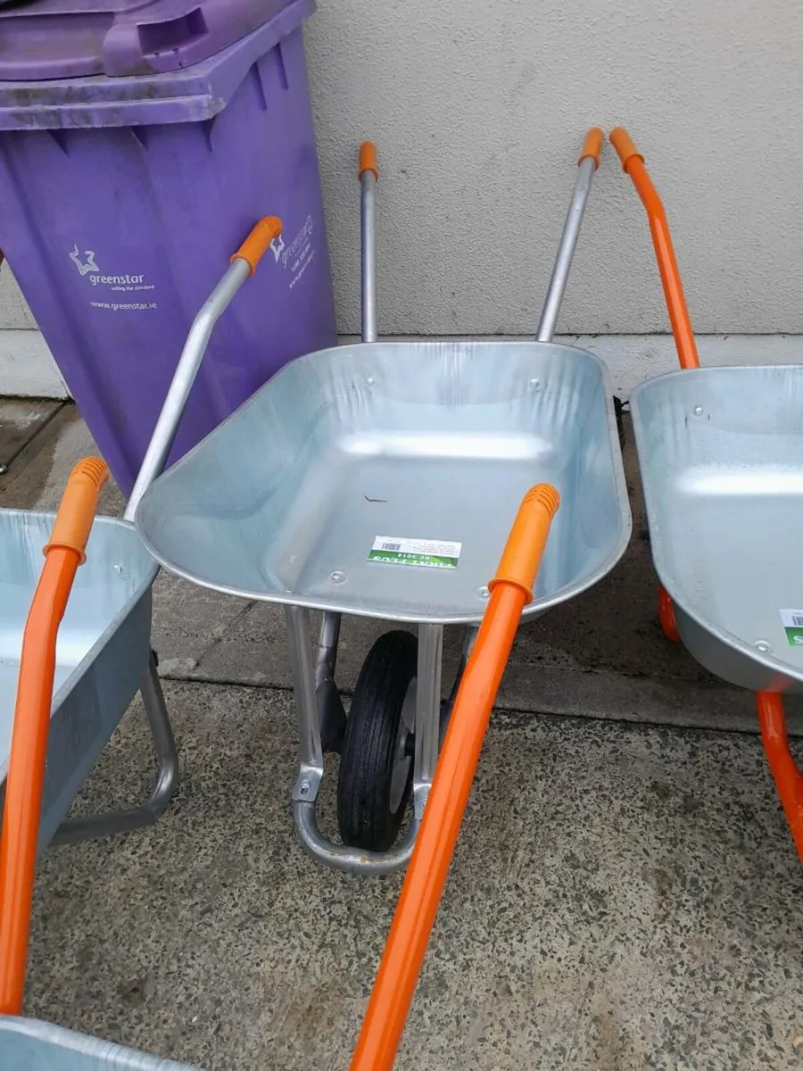 Wheel barrels. - Image 4