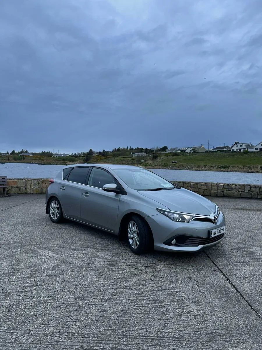 Toyota Auris 1.4d-4d Luna 4DR, Grey - Image 2