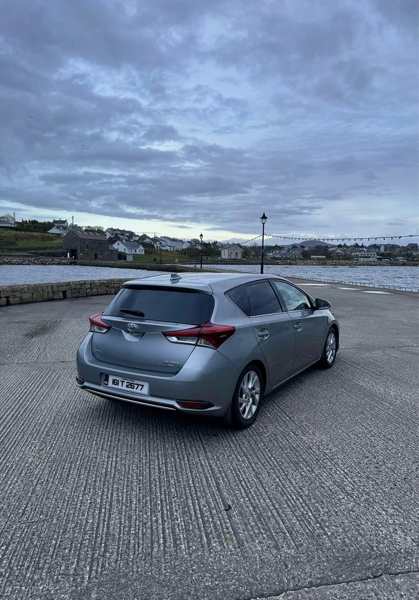 Toyota Auris 1.4d-4d Luna 4DR, Grey - Image 3