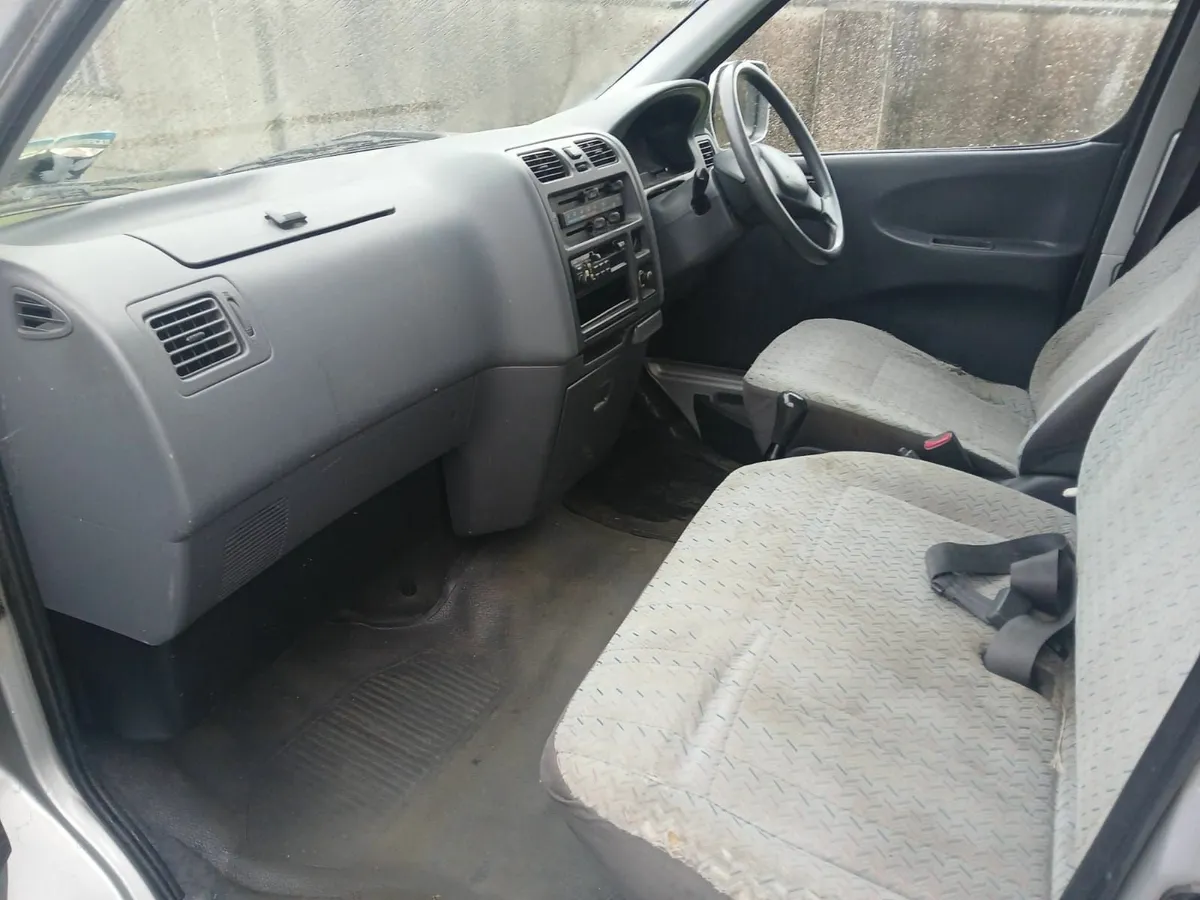 Toyota Hiace - Image 4