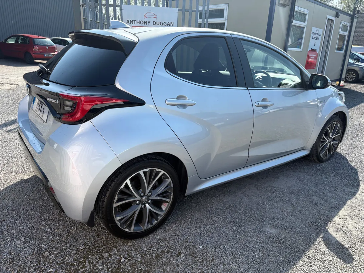 2020 Toyota Yaris hybrid platinum - Image 3