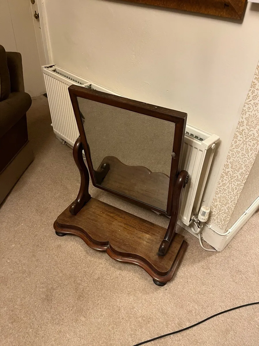 Antiques mirrors to clear - Image 1