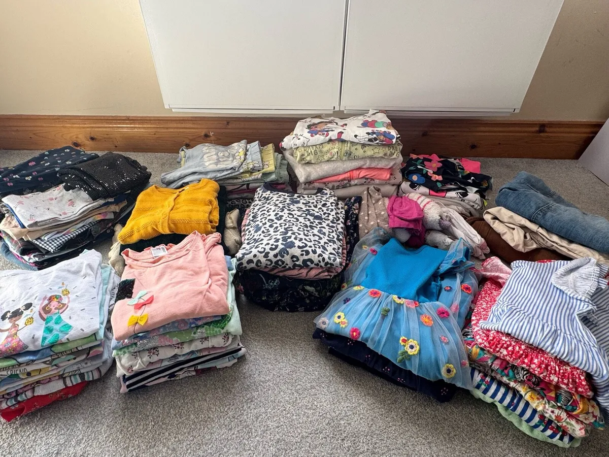 ~100 items clothes bundle for a 6-7 years old girl - Image 1