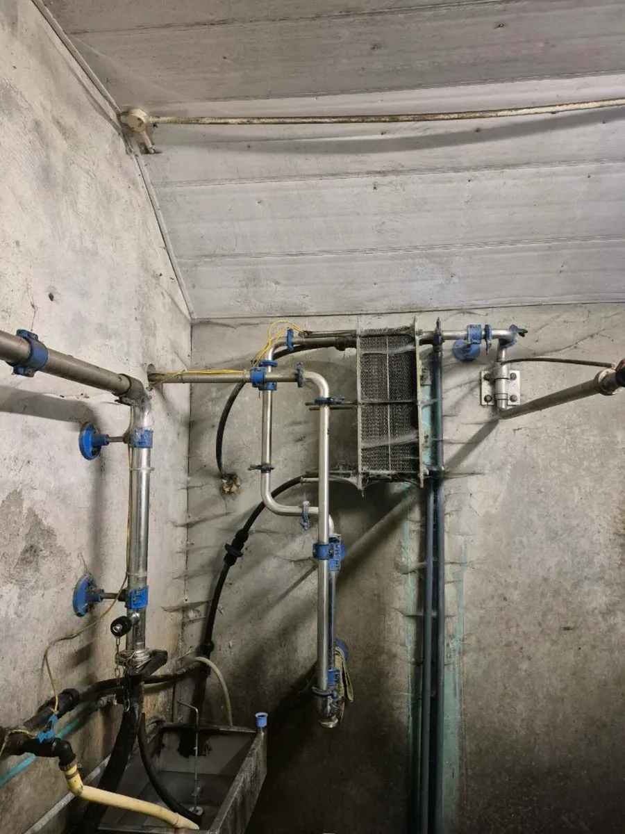 Milking Machine and Tank - Image 3