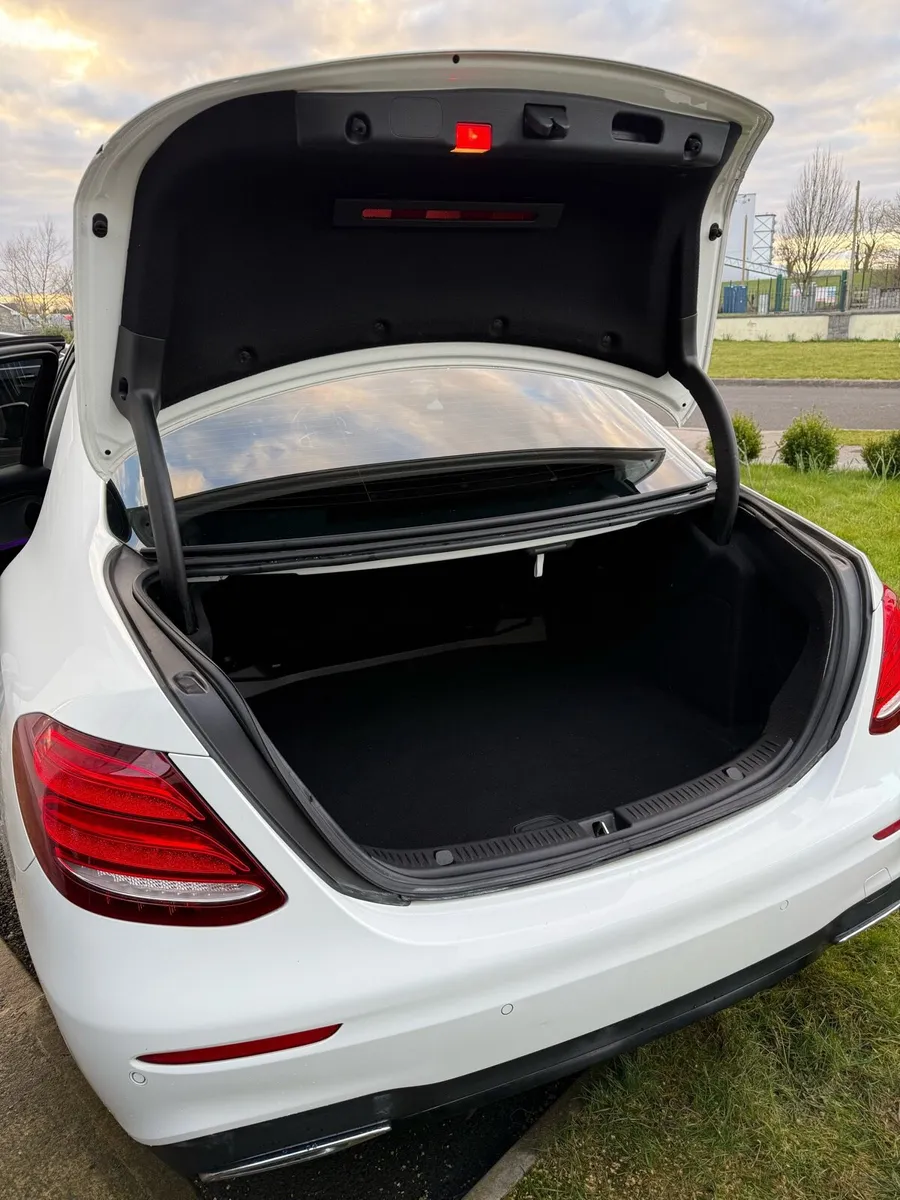 171 Mercedes E Class 200d - Image 3
